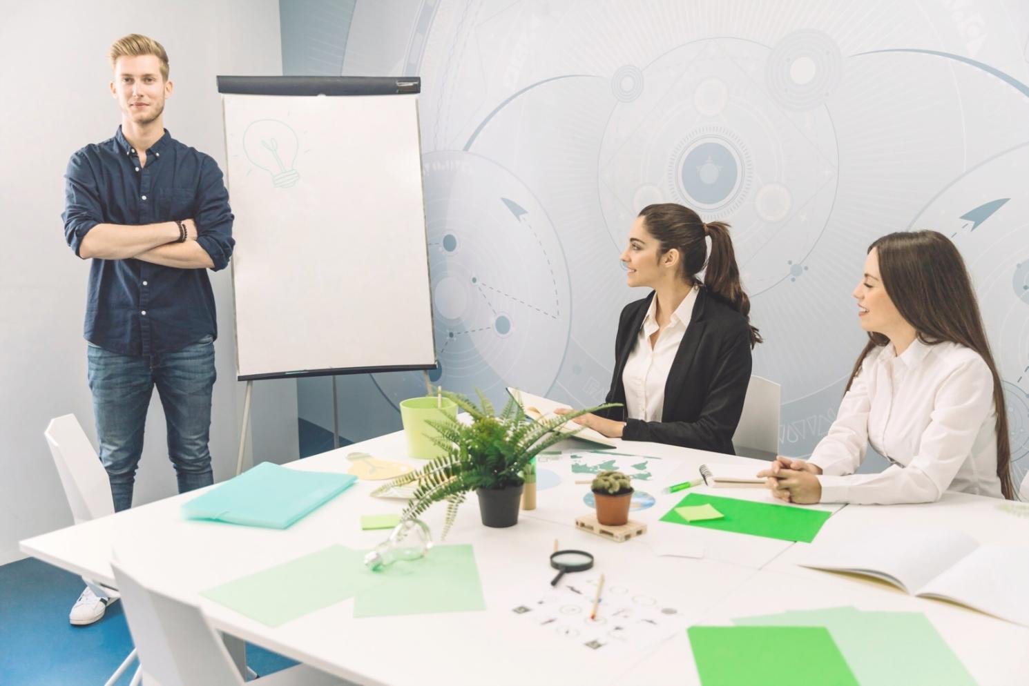 Équipe en formation financière collaborative